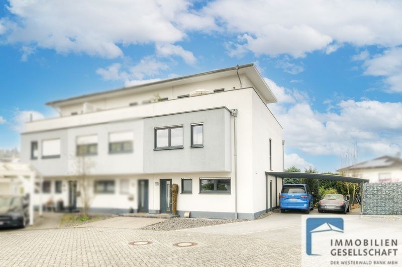 Modernes Wohnhaus mit Vollkeller, Garten und Doppelcarport